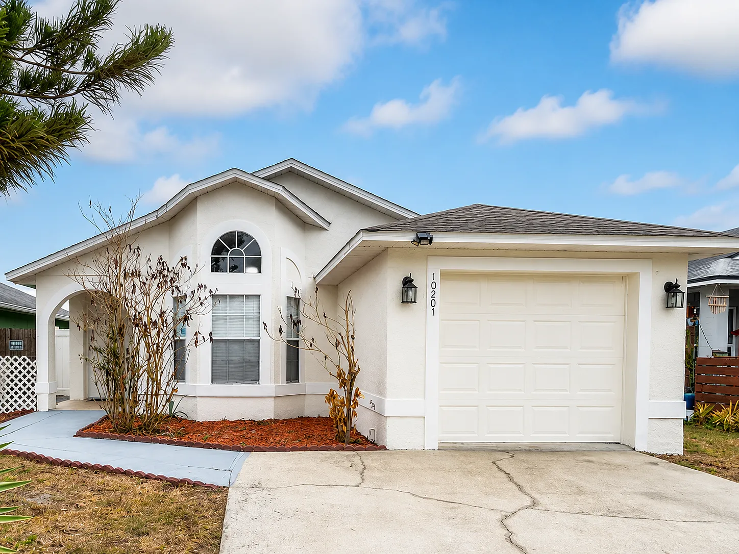 10201 Vista Cove Ln — Photo 1