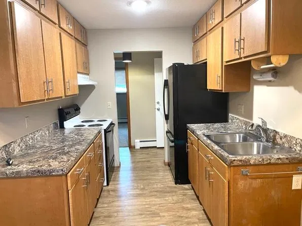 1428 N 22nd St #3, Bismarck, ND 58501