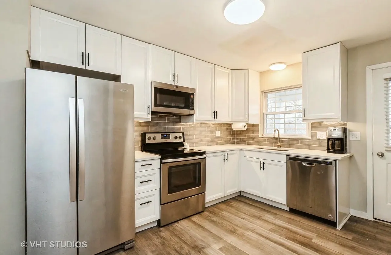 2 bed, 936 sqft, $2,600 — Photo 2