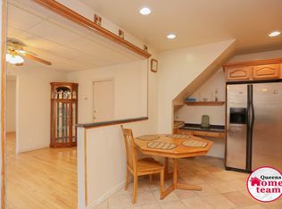 7137 66th St, Glendale, NY 11385