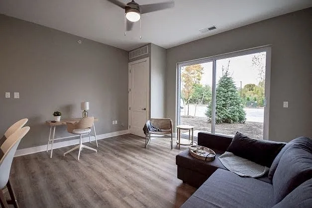 Cedar Valley Luxury Apartments — Photo 28