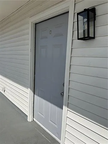 2 bed, 1.0 bath, 700 sqft, $1,200 — Photo 2