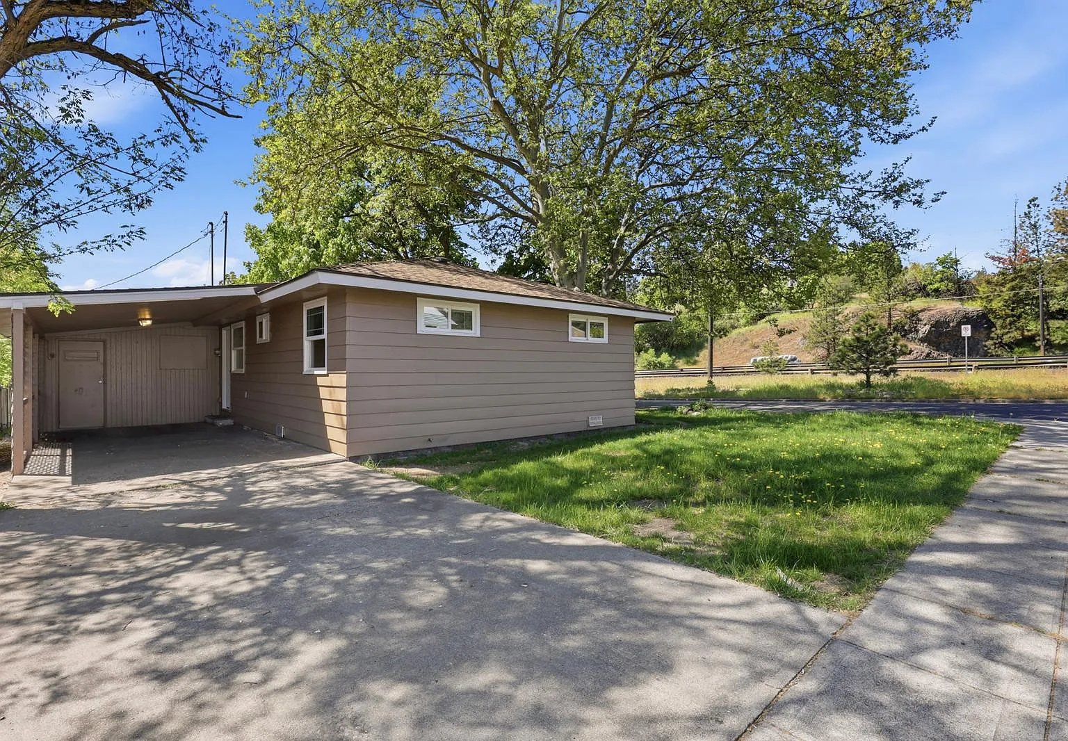 Newly Renovated Garland Area Duplex! - 1st 30 Days Free! — Photo 2
