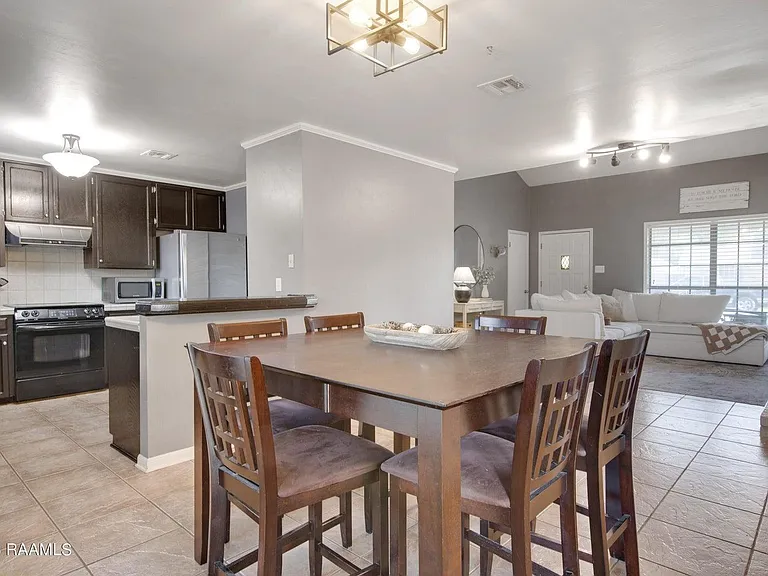 110 Village Green Dr — Photo 14