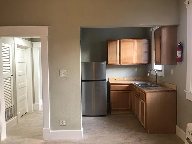 3611 Pershing Dr — Photo 2