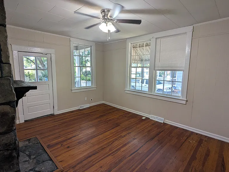 220 E 3rd St — Photo 5