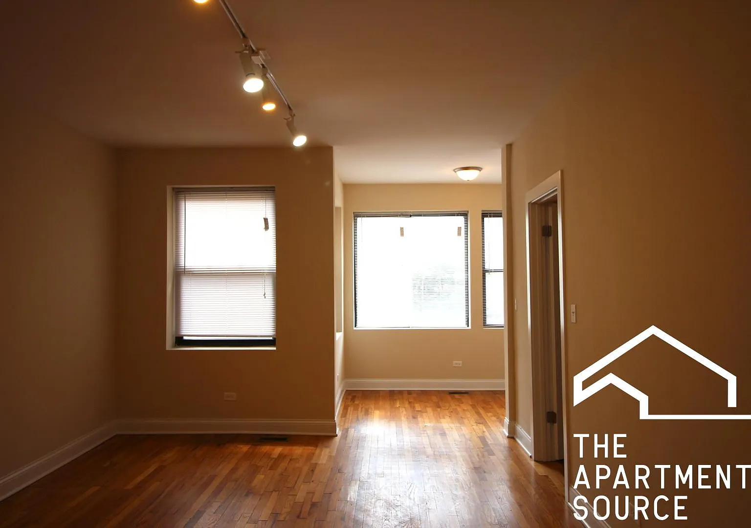 3216 W Argyle St — Photo 3