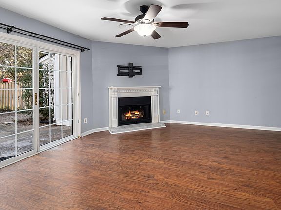 4th image of 2079 Emerald Ter