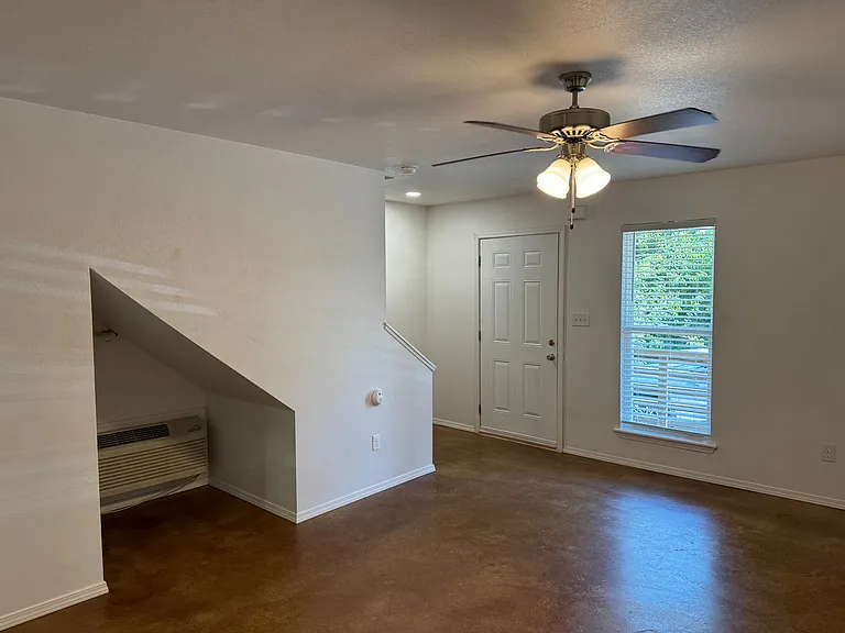 208 S 26th St — Photo 15