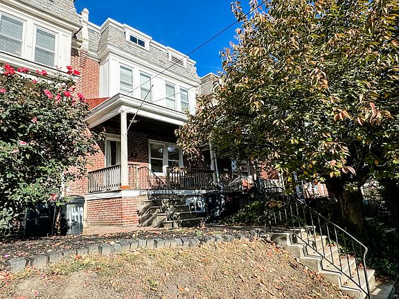 3rd image of 1421 N Clayton St