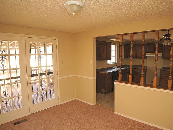 3rd image of 2827 Baywood Dr