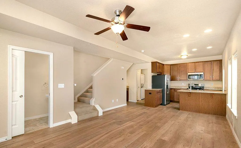 3836 Manhattan Ave — Photo 1