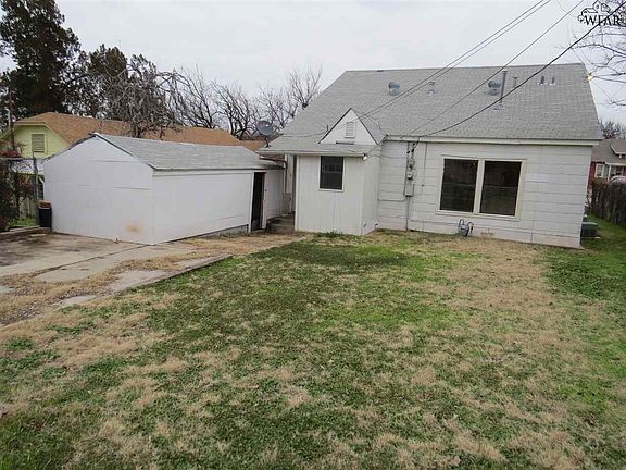 5th image of 1608 Beverly Dr