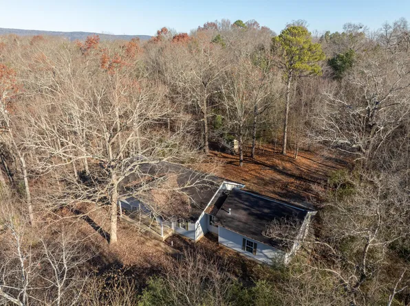 8425 W Crabtree Rd, Hixson, TN 37343