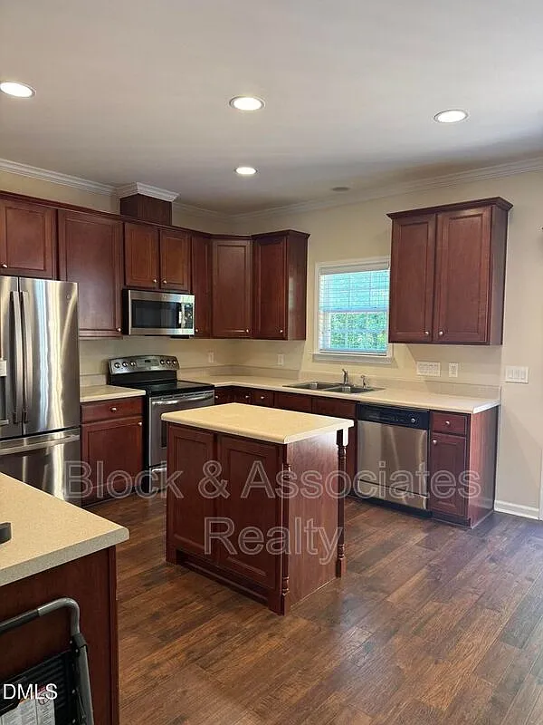 3 bed, 2.5 bath, $2,199 — Photo 2