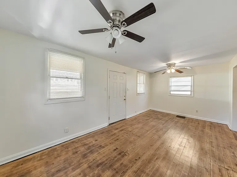1776 Spring Ave — Photo 6