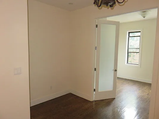 Rented by Evergreen Apartments BK | media 7