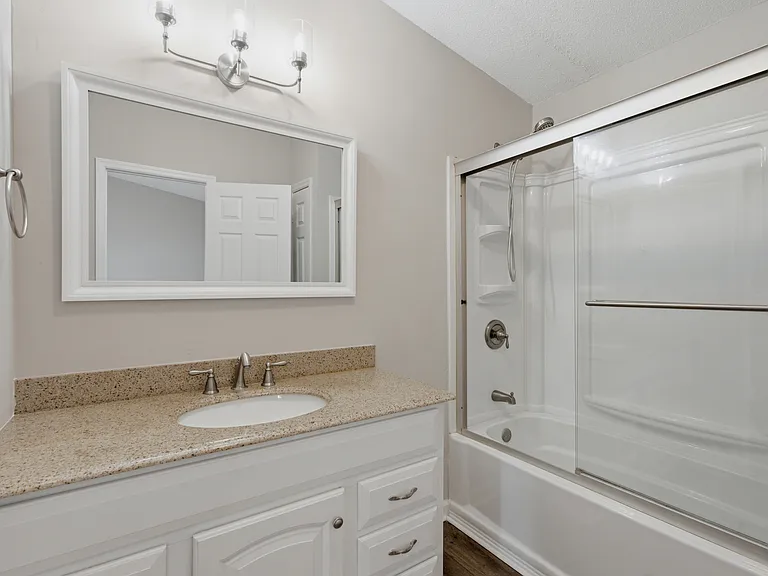 944 Patio Dr — Photo 7