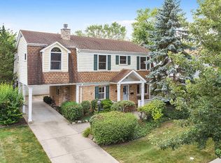 2215 Illinois Rd, Northbrook, IL 60062