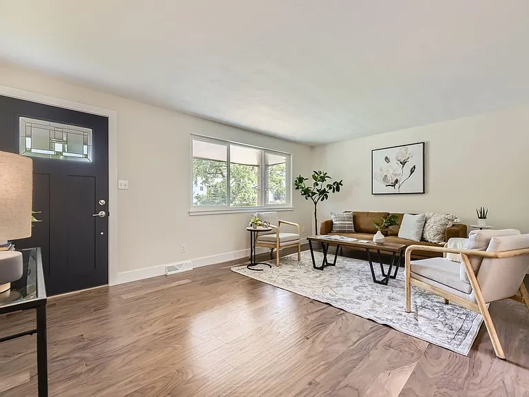 1505 Findlay Way — Photo 3