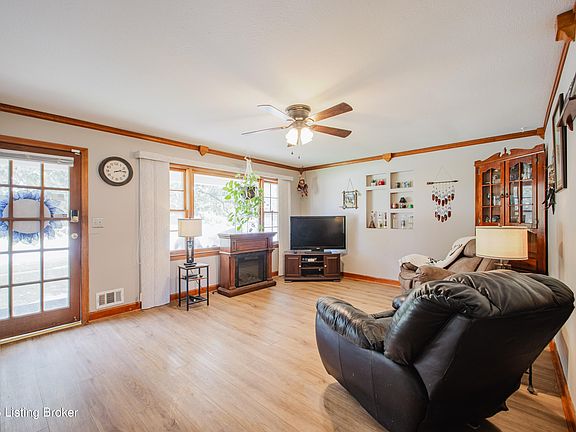 5th image of 8304 Seaforth Dr