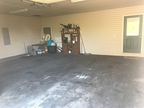 3rd image of 424 Smith Creek Dr