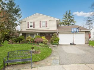 751 Sherwood Ct, Valley Stream, NY 11581