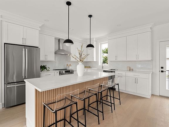 5th image of 9 Franklin St #2