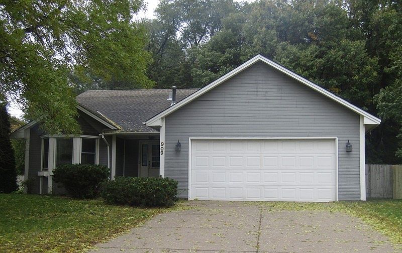 1st image of 909 Ludwig Ave N