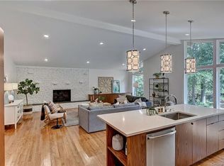 1300 Lynbrook Dr, Charlotte, NC 28211