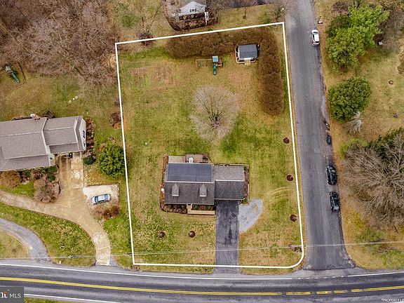 3rd image of 646 W Brubaker Valley Rd