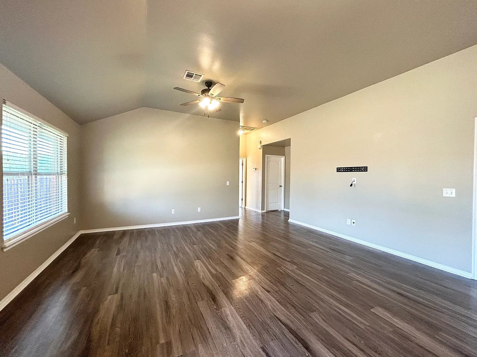 3 bed, 1380 sqft, $1,650 — Photo 3