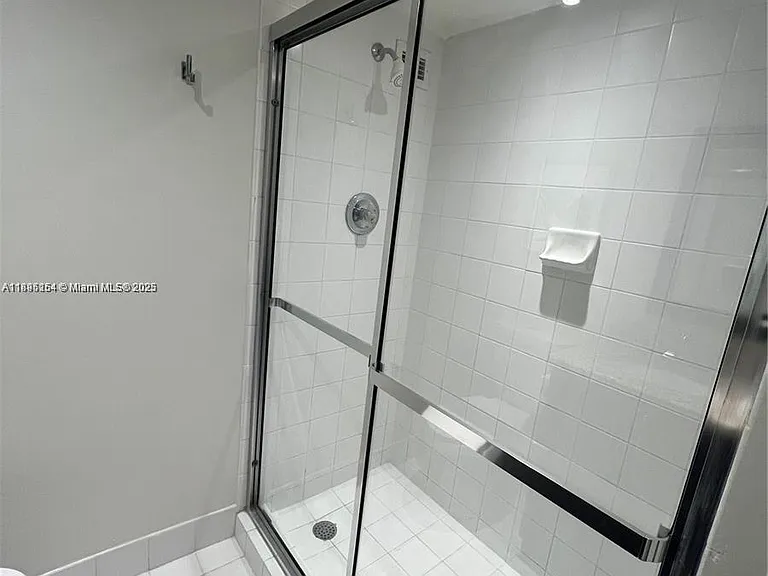 5161 Collins Ave #1211 — Photo 16