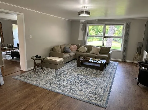1433 N Race Ave — Photo 7