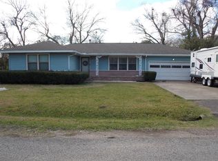 122 Laurel Ln, Jones Creek, TX 77541