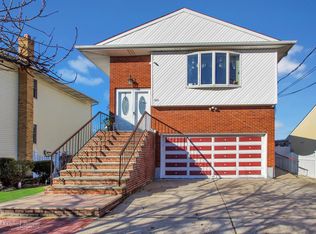 264 Mill Rd, Valley Stream, NY 11581