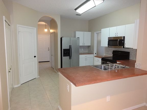 2nd image of 523 Royal Ridge St