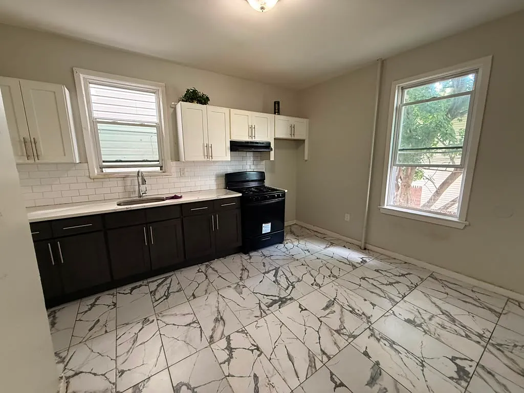 3 bed, $2,200 — Photo 3