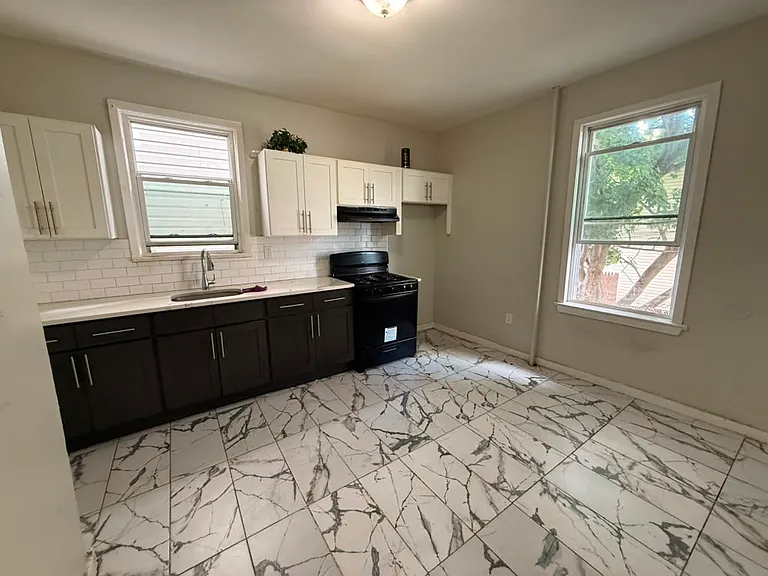 1115 Grove St #1 — Photo 3