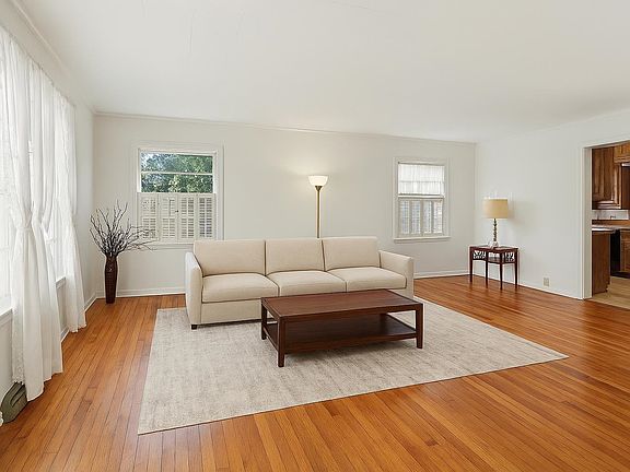 4th image of 305 Cornell St