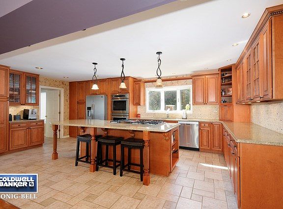 4th image of 35 Colony Ct