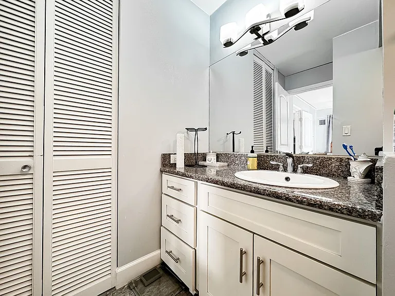 2140 Kuhio Ave #1706 — Photo 10