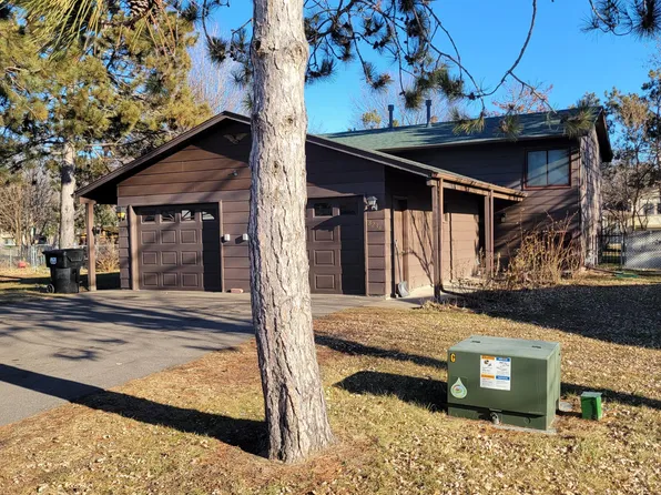 8236 Douglas Cir N, Brooklyn Park, MN 55443