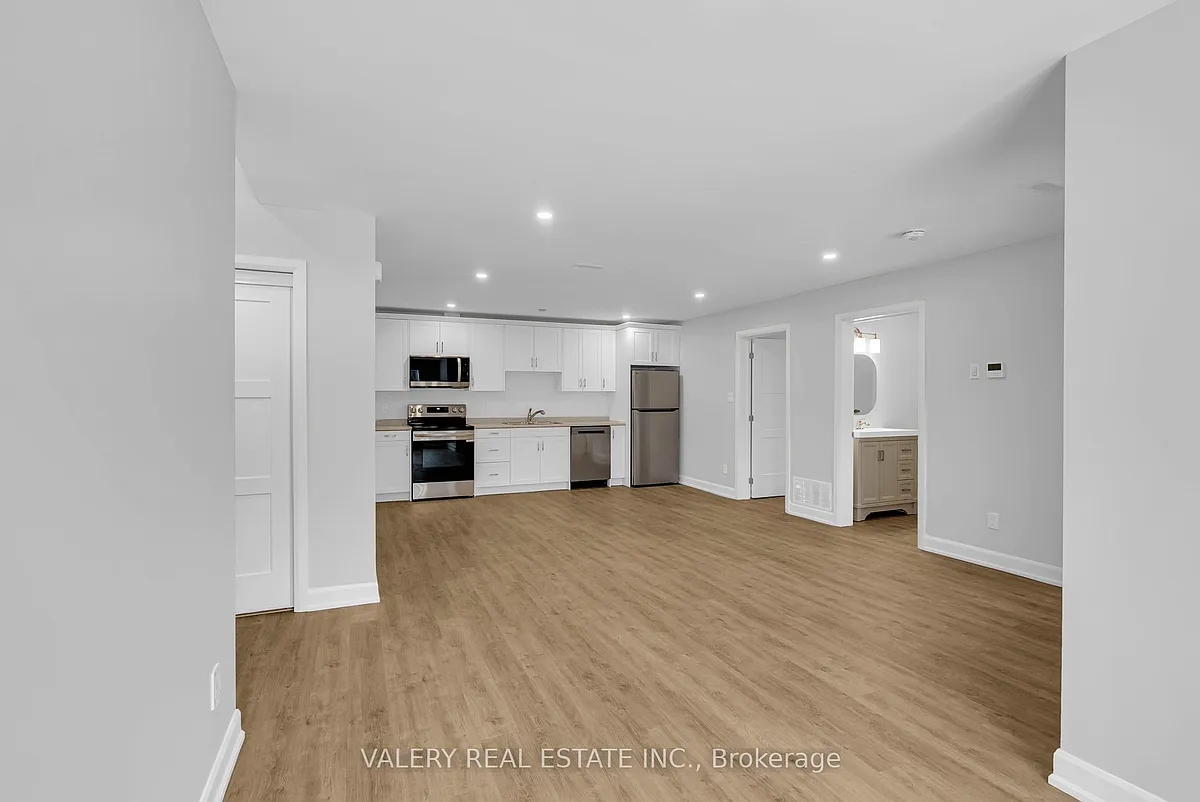 Building Photo - 600 2nd St E #13C