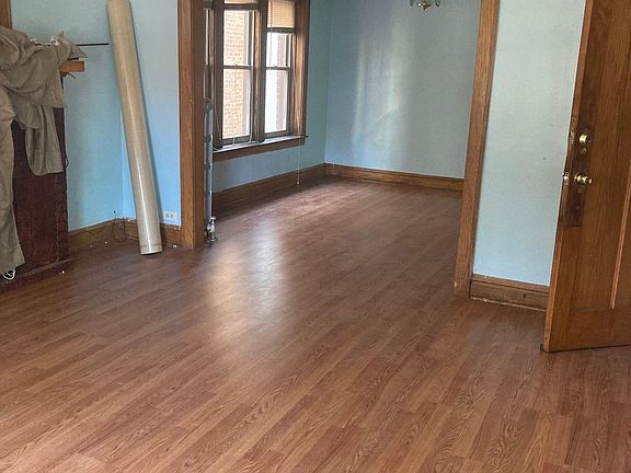 3rd image of 4242 W Melrose St #1