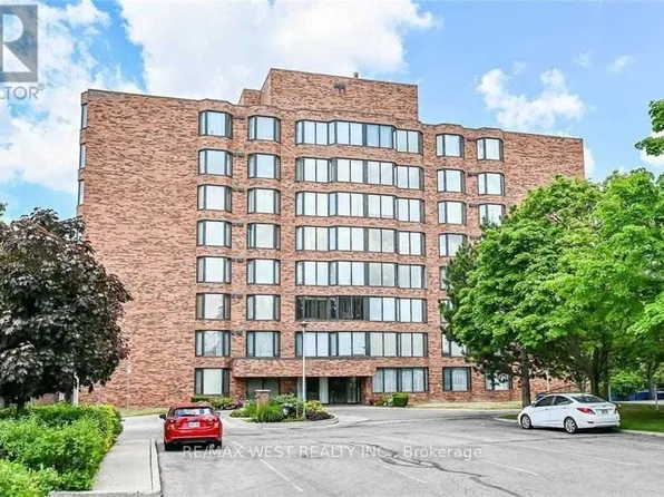 200 Limeridge Rd W #406, Hamilton, ON L9C 7M7