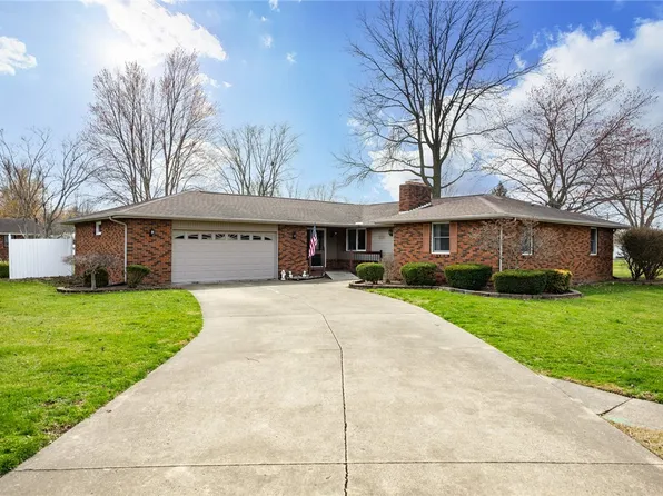 1109 Collins Dr, Effingham, IL 62401