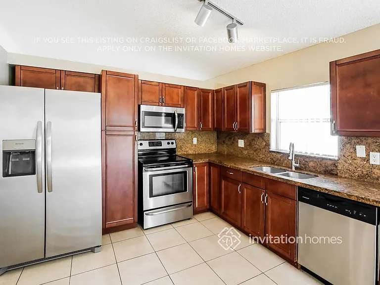 18466 NW 22nd St — Photo 8