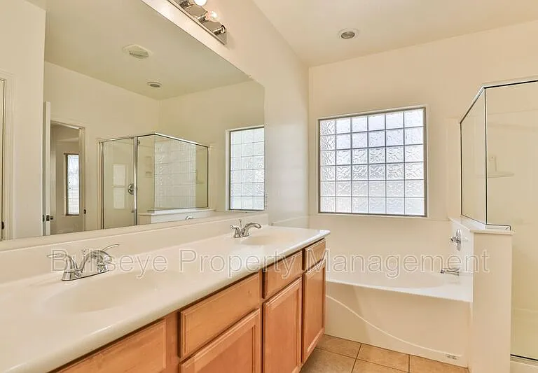 11547 E Sylvan Ave — Photo 21