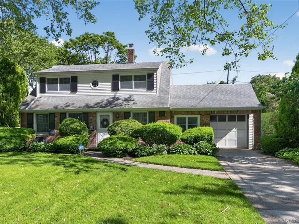 261 Wright Avenue, Carle Place, NY 11514